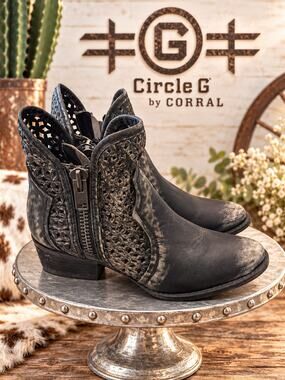 Circle G by Corral Q0001 Black Grey Cutout Shortie Boots Women’s 8.5